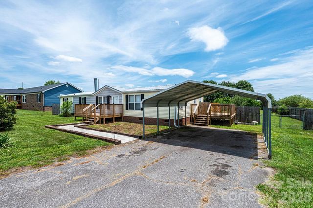 2385 Arrowwood Drive, Hickory, NC 28601