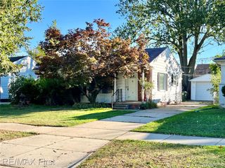 22936 Carolina Street, Saint Clair Shores, MI 48080