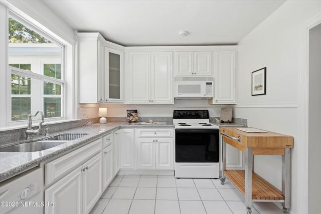1552 LARUE Avenue, Jacksonville, FL 32207