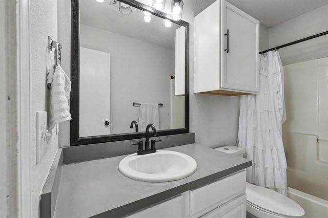 916 Danbury Place, Yukon, OK 73099