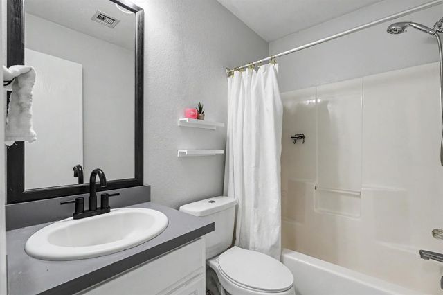 916 Danbury Place, Yukon, OK 73099