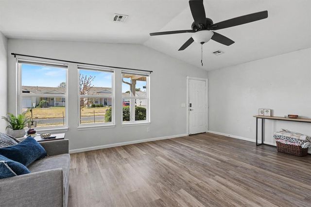 916 Danbury Place, Yukon, OK 73099