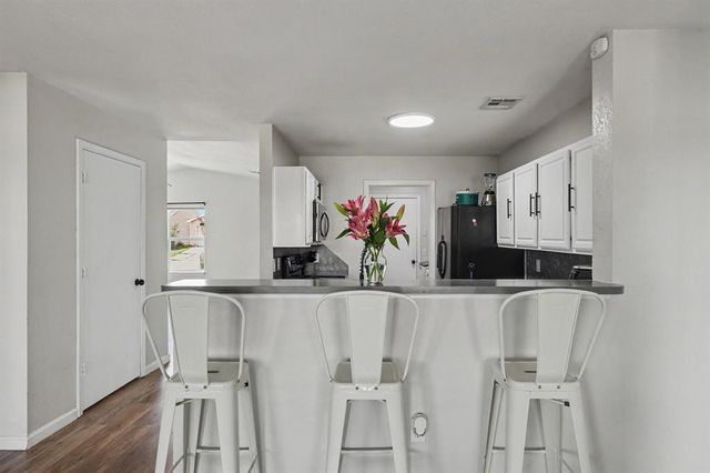 916 Danbury Place, Yukon, OK 73099