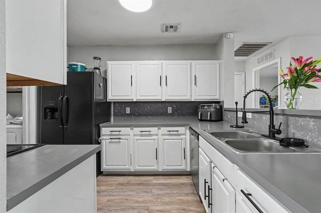 916 Danbury Place, Yukon, OK 73099