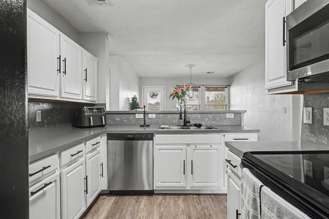 916 Danbury Place, Yukon, OK 73099