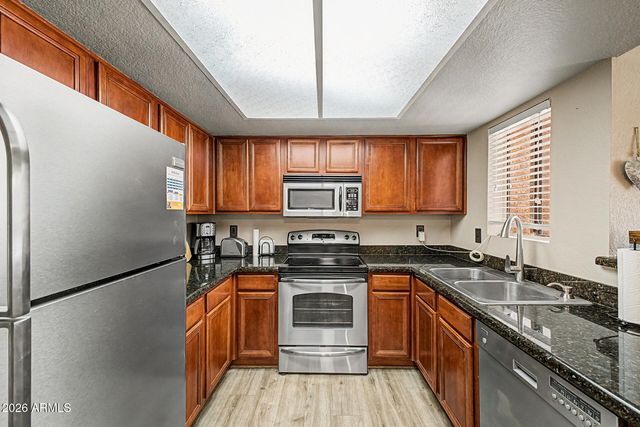 5757 W EUGIE Avenue 2095, Glendale, AZ 85304