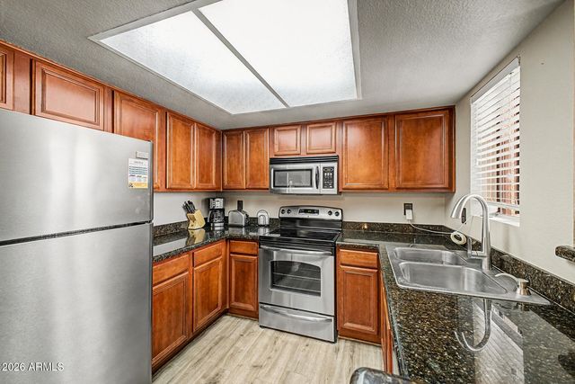 5757 W EUGIE Avenue 2095, Glendale, AZ 85304