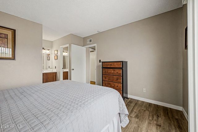 5757 W EUGIE Avenue 2095, Glendale, AZ 85304
