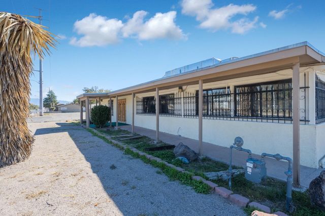 921 E River Road, Belen, NM 87002