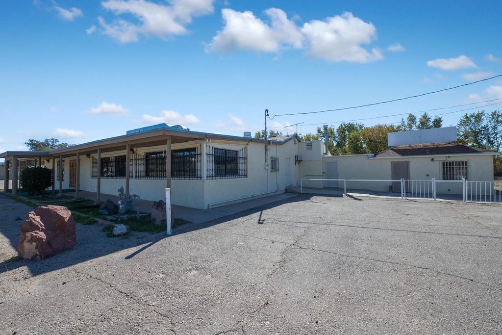 921 E River Road, Belen, NM 87002