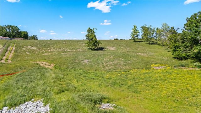 19057 Strawberry Plant Road, Fayetteville, AR 72704