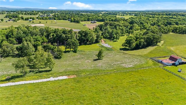 19057 Strawberry Plant Road, Fayetteville, AR 72704