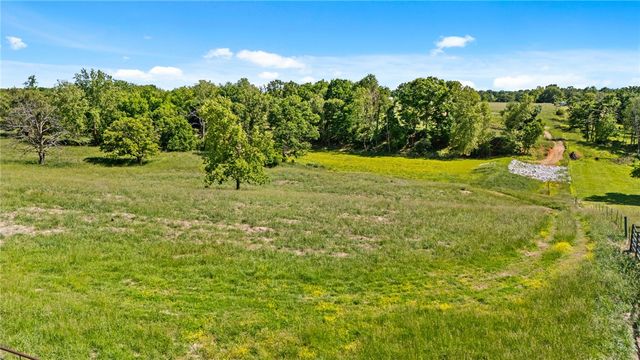 19057 Strawberry Plant Road, Fayetteville, AR 72704
