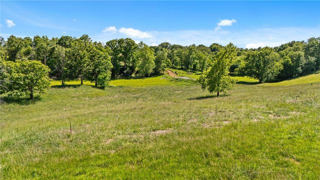 19057 Strawberry Plant Road, Fayetteville, AR 72704