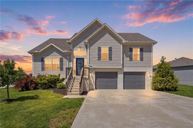 729 Juniper Drive, Blue Springs, MO 64014
