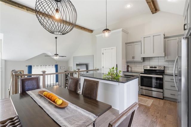 729 Juniper Drive, Blue Springs, MO 64014
