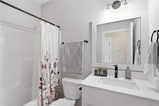 729 Juniper Drive, Blue Springs, MO 64014