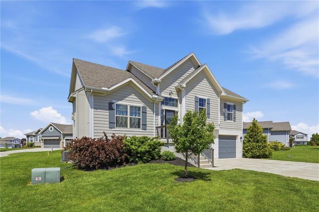729 Juniper Drive, Blue Springs, MO 64014
