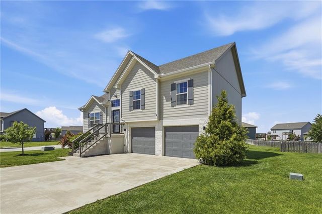 729 Juniper Drive, Blue Springs, MO 64014