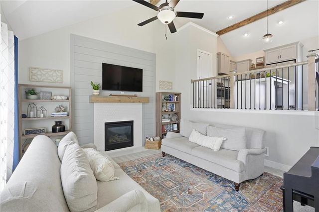 729 Juniper Drive, Blue Springs, MO 64014