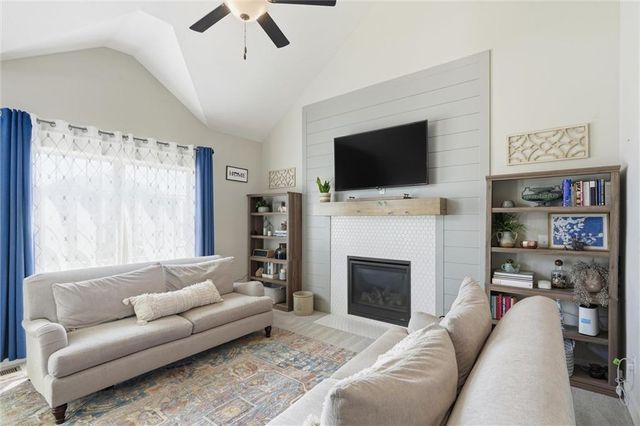 729 Juniper Drive, Blue Springs, MO 64014