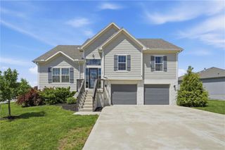 729 Juniper Drive, Blue Springs, MO 64014