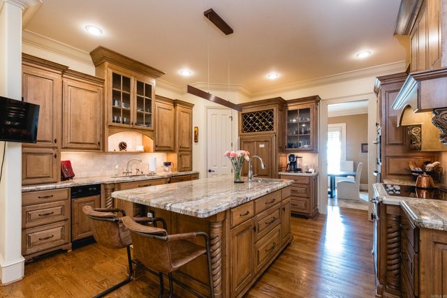 81 Quercus Circle, Little Rock, AR 72223