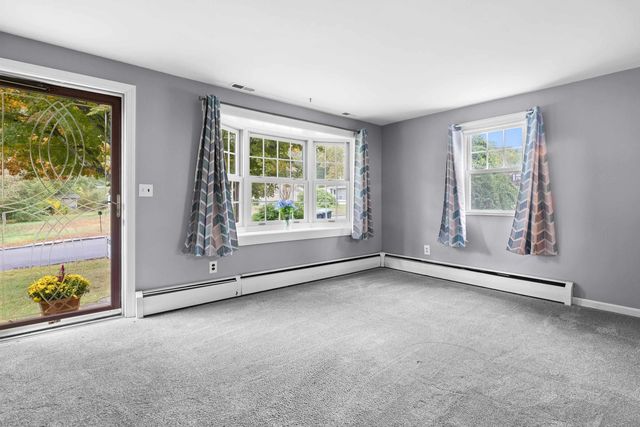 22 Henry Street, Salem, NH 03079