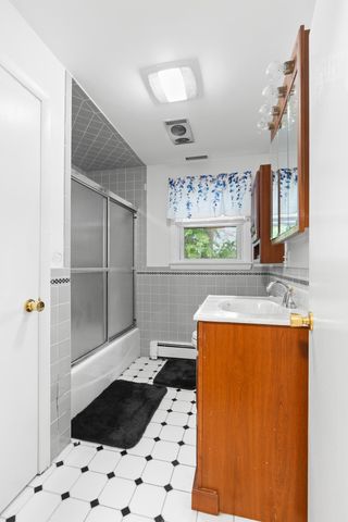 22 Henry Street, Salem, NH 03079