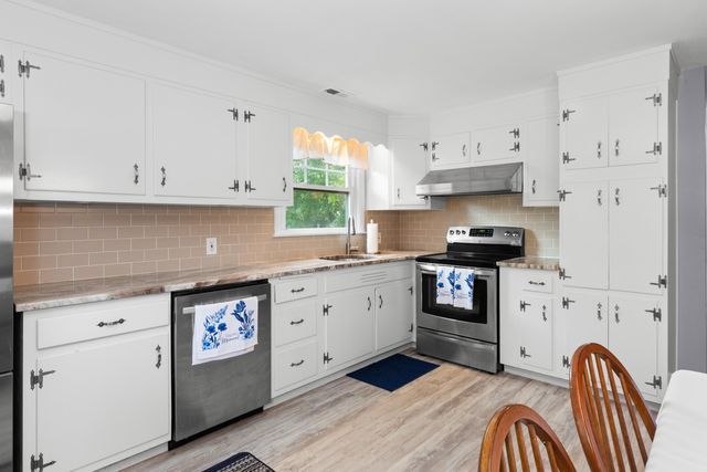 22 Henry Street, Salem, NH 03079