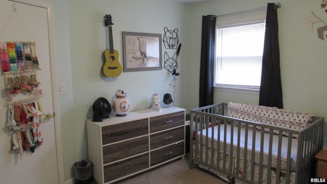 300 LAKESIDE Avenue, Pekin, IL 61554