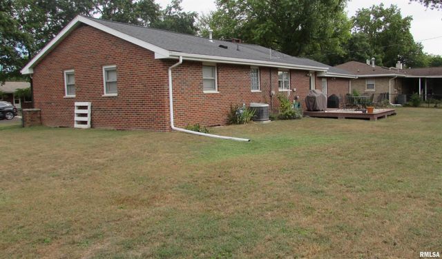 300 LAKESIDE Avenue, Pekin, IL 61554