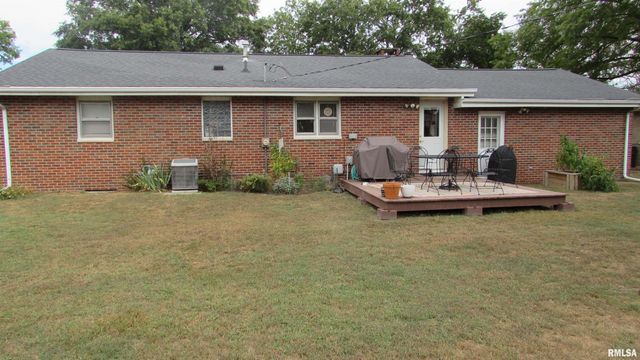 300 LAKESIDE Avenue, Pekin, IL 61554