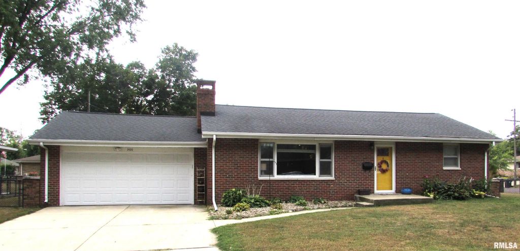 300 LAKESIDE Avenue, Pekin, IL 61554