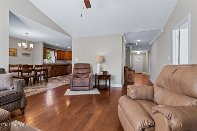 415 Larkspur Way, Sevierville, TN 37862