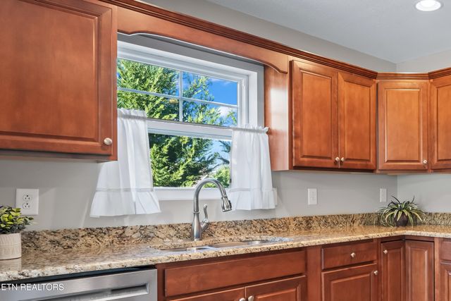 415 Larkspur Way, Sevierville, TN 37862