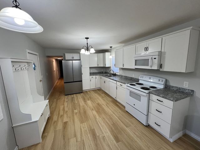 6 Stagecoach Drive, Brookfield, MA 01506