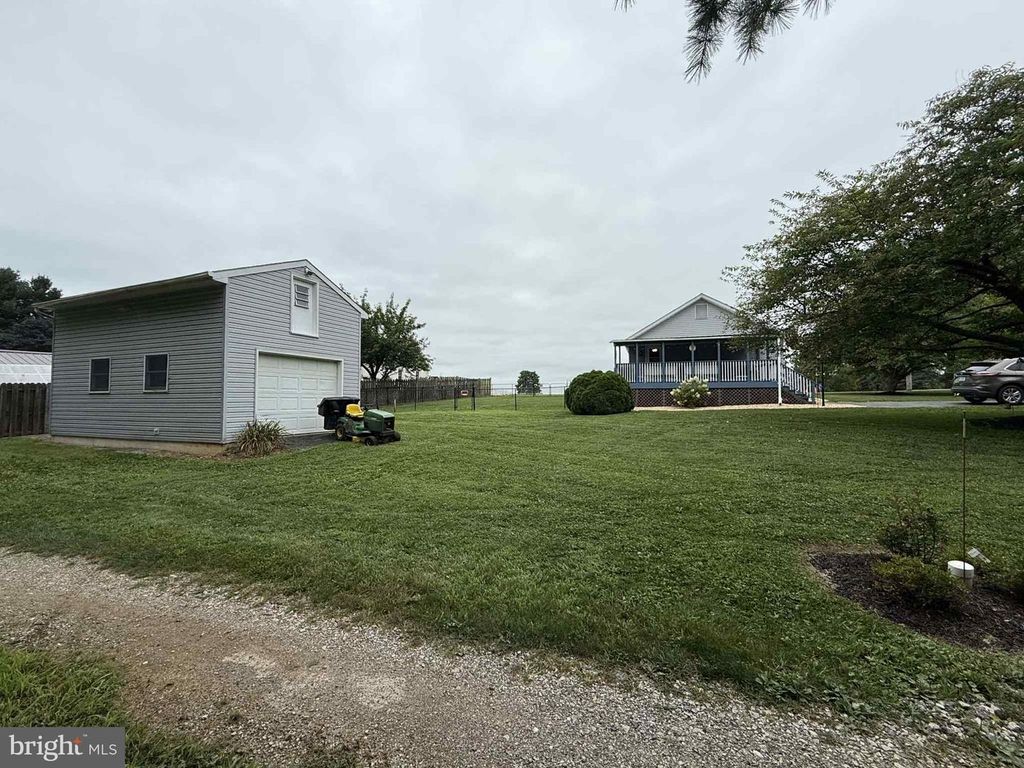 1484 FIRE HALL RD, Spring Grove, PA 17362
