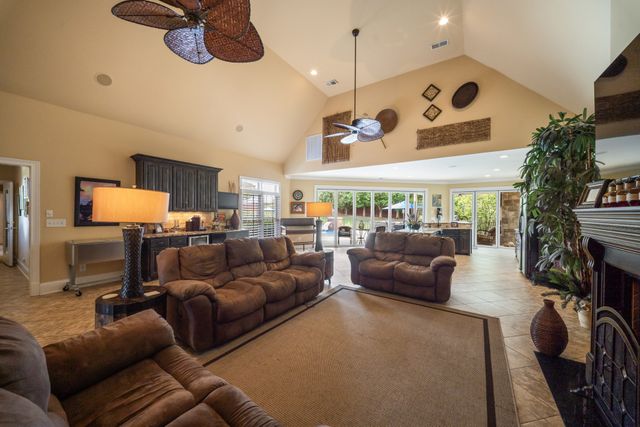 107 Mimosa Dr, Gallatin, TN 37066