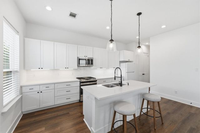 1230 Mcneil Street, Houston, TX 77009
