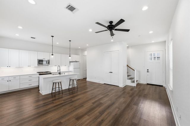 1230 Mcneil Street, Houston, TX 77009
