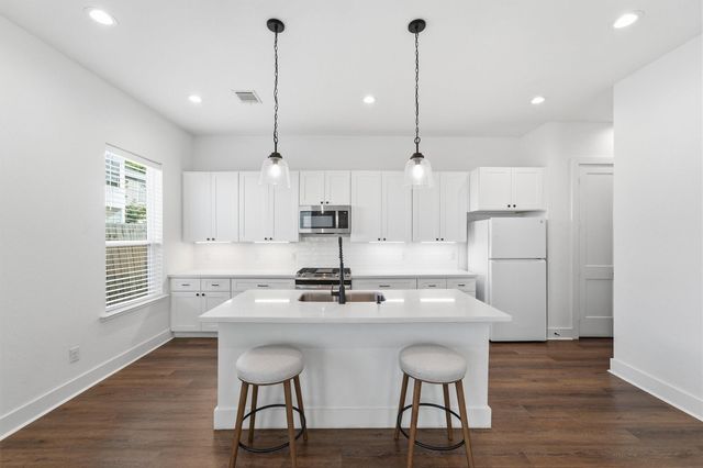 1230 Mcneil Street, Houston, TX 77009