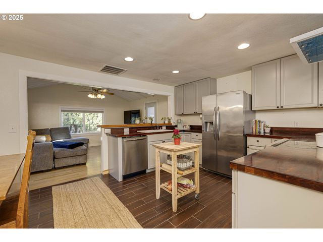 1301 Sw MELROSE Ave, Mc Minnville, OR 97128