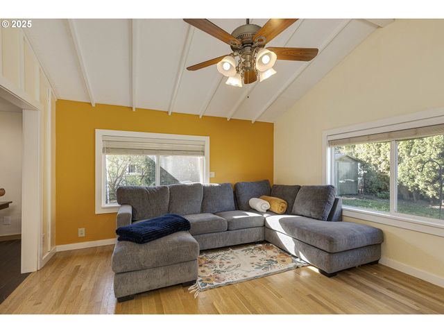 1301 Sw MELROSE Ave, Mc Minnville, OR 97128