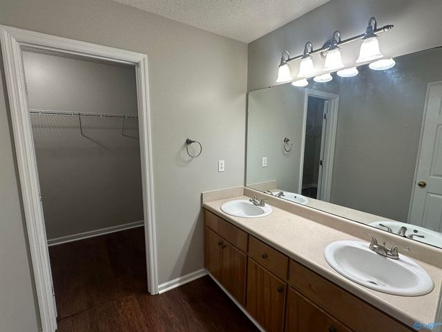 196 Hollington Drive, Huntsville, AL 35811