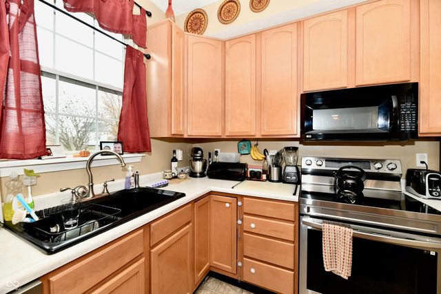 5862 Columbia Circle, Greenwood, IN 46142