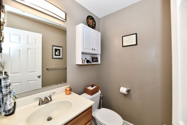 5862 Columbia Circle, Greenwood, IN 46142