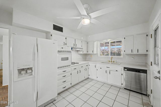 10338 W CARON Drive, Sun City, AZ 85351