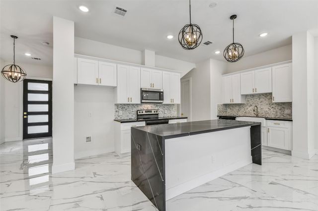 5906 Saint Augustine Street A, Houston, TX 77021