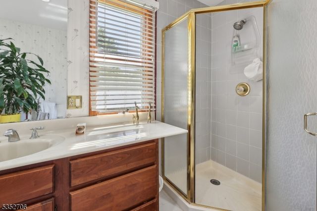 34 Brian Rd, West Caldwell Twp., NJ 07006